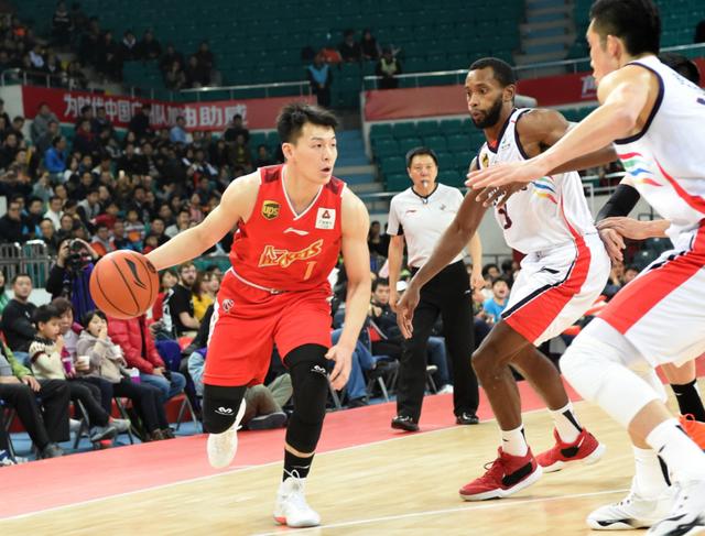 开云体育在线-广州队完胜江苏队，字母哥关键制胜