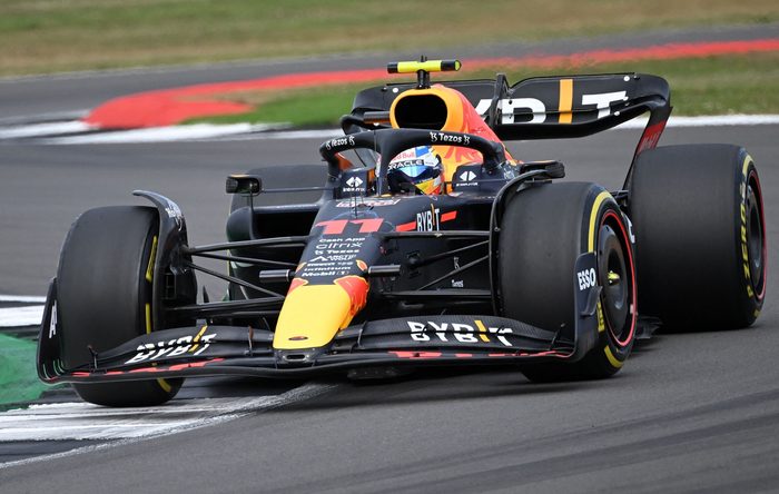 梅赛德斯绝杀阿斯顿马丁,塞恩斯点燃赛场 梅赛德斯绝杀阿斯顿马丁,塞恩斯点燃赛场