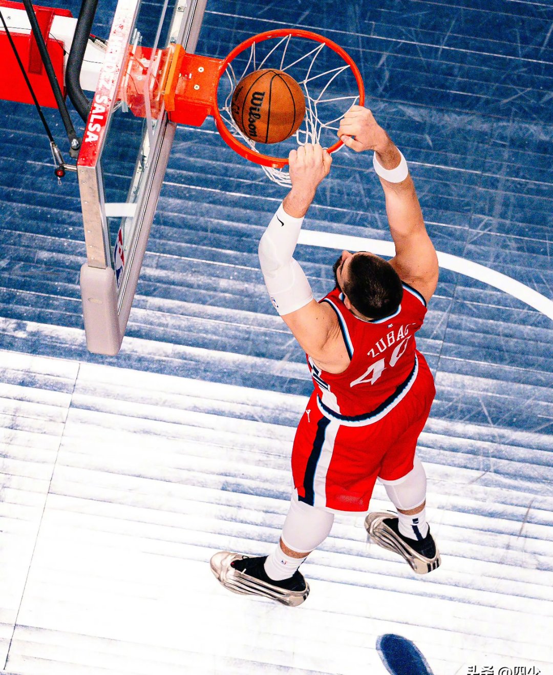 国王绝杀山东队，德罗赞点燃赛场