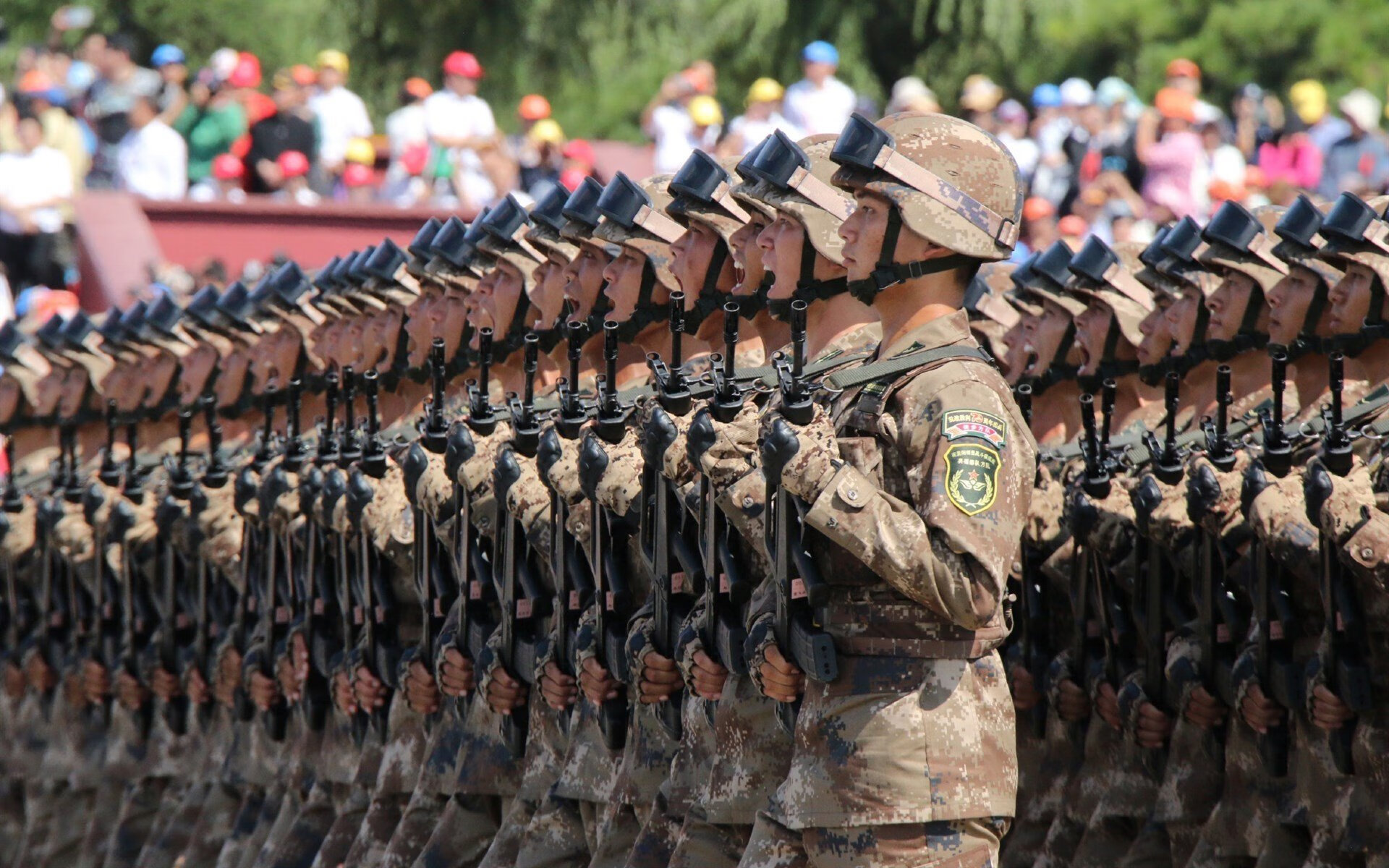 开云体育登录-血脉、草皮与世界性时刻，足球何以在地方对抗中成为全球语言