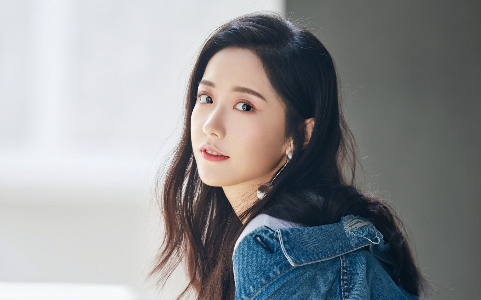 红蓝与猩红的双重奏，西甲国家德比之夜与哈登的得分交响曲