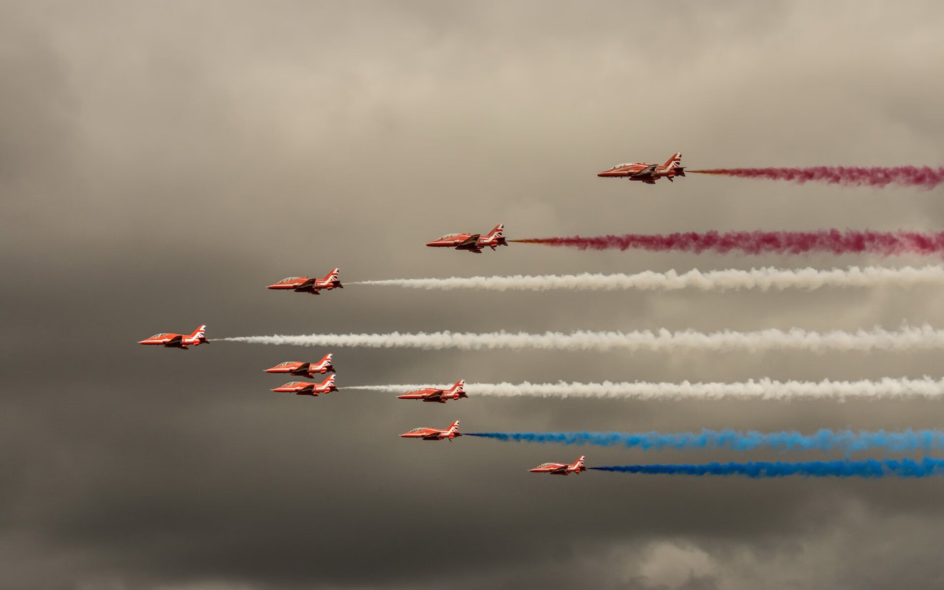 飞驰之夜,罗德里在赛道熔炉中的关键三连击